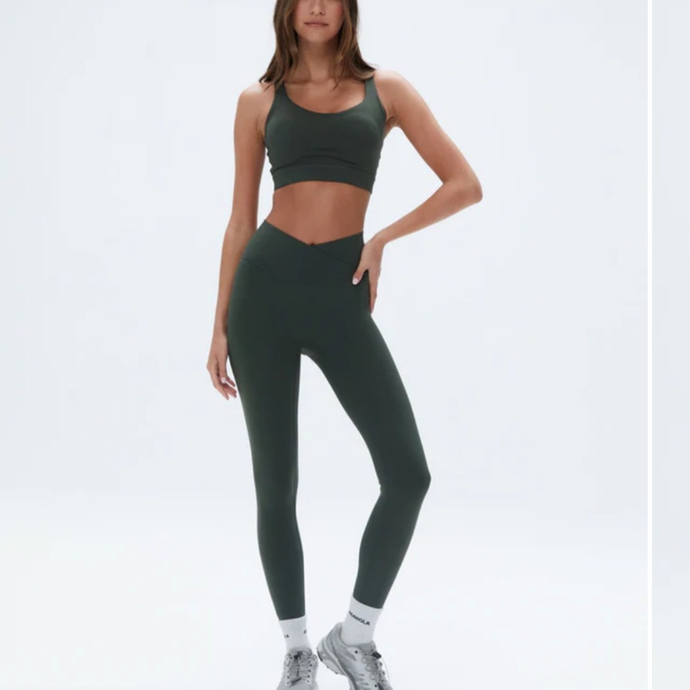 ADANOLA Ultimate Legging & Sporta Bra M Dark Olive Set